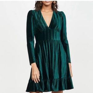 Shoshanna Laine pleated v neck velvet dress in emerald green size 8